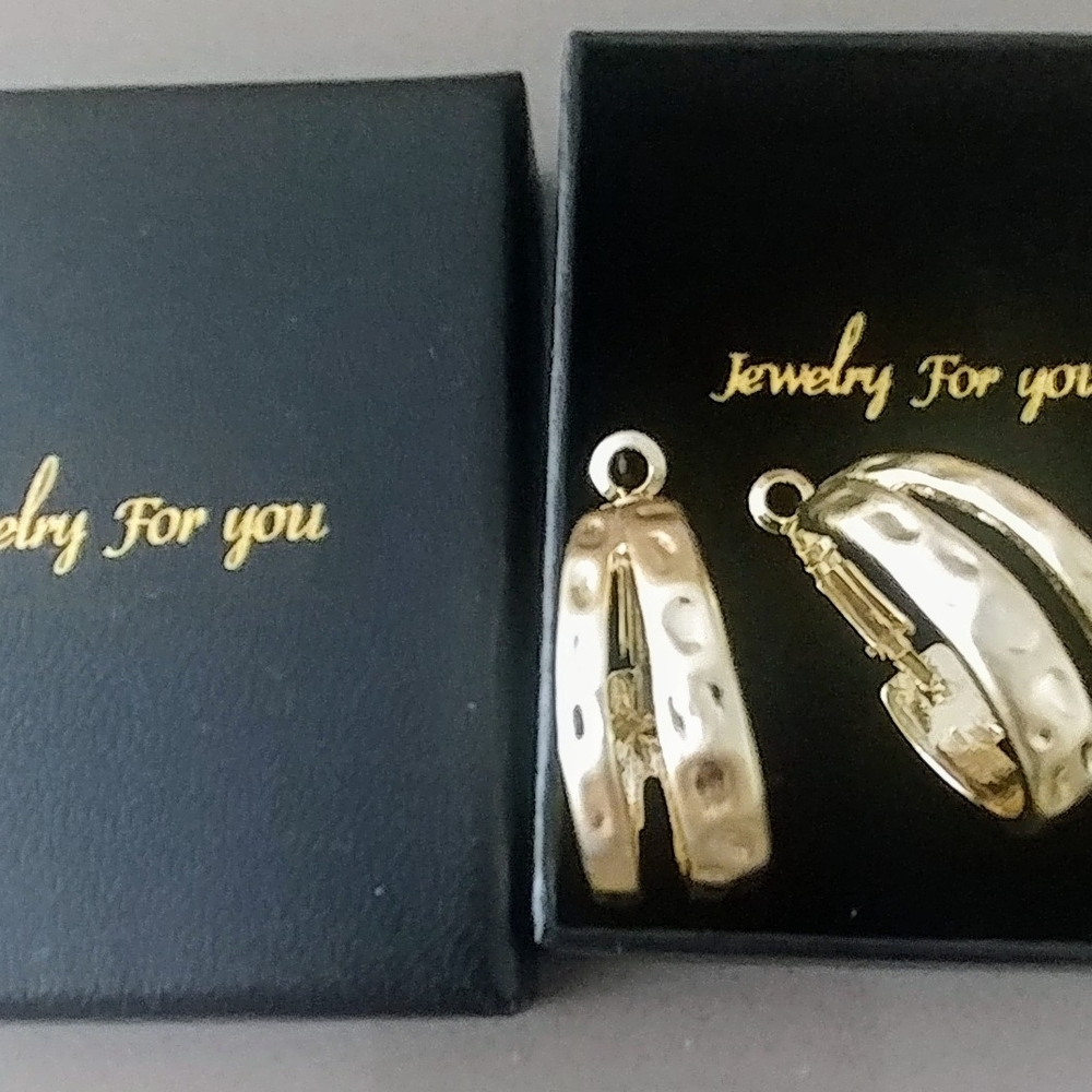 Elegant Gold Hoop Earrings